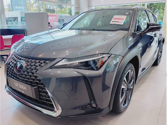 LEXUS UX 300h 2.0 VVT-I HYBRID CVT LEXUS UX 300h 2.0 VVT-I HYBRID CVT